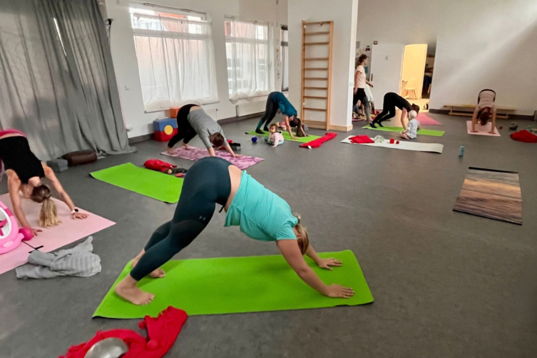 Lekce v prostorách studia Pohyb Nová Harfa - cvičení, jóga, pilates, lekce jógy, Nová Harfa