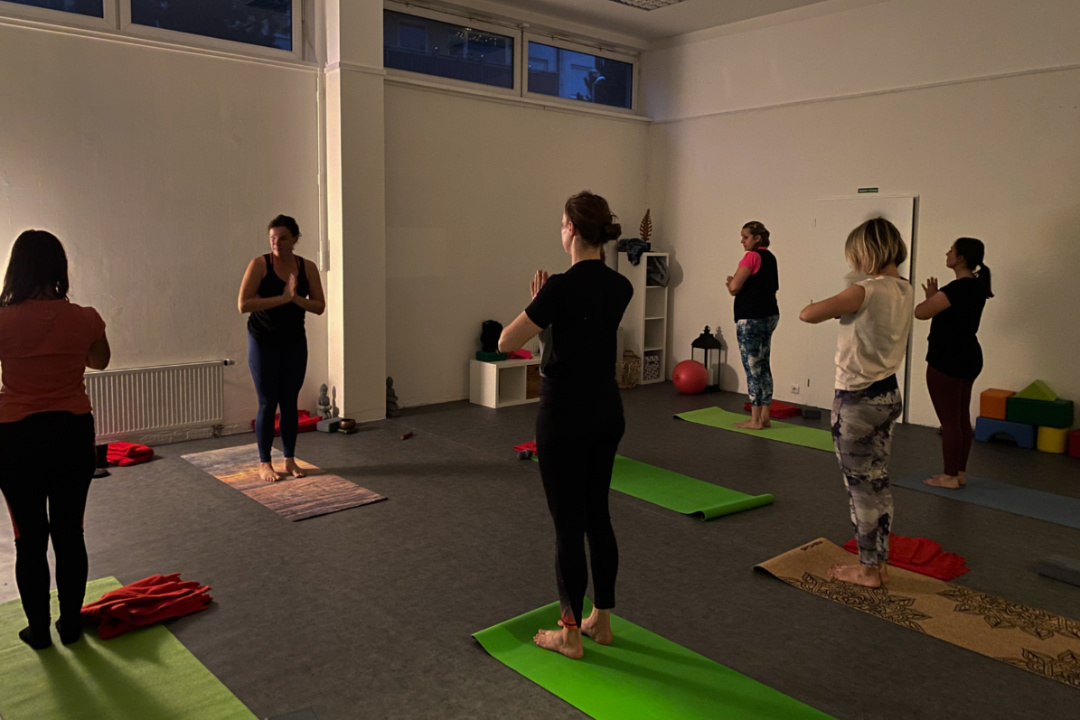 Lekce v prostorách studia Pohyb Nová Harfa - cvičení, jóga, pilates, lekce jógy, Nová Harfa