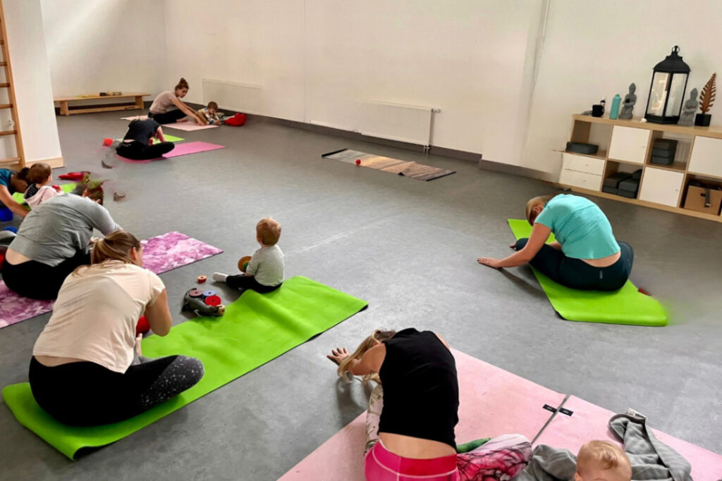 Lekce v prostorách studia Pohyb Nová Harfa - cvičení, jóga, pilates, lekce jógy, Nová Harfa