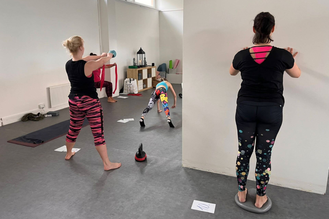 Lekce v prostorách studia Pohyb Nová Harfa - cvičení, jóga, pilates, lekce jógy, Nová Harfa