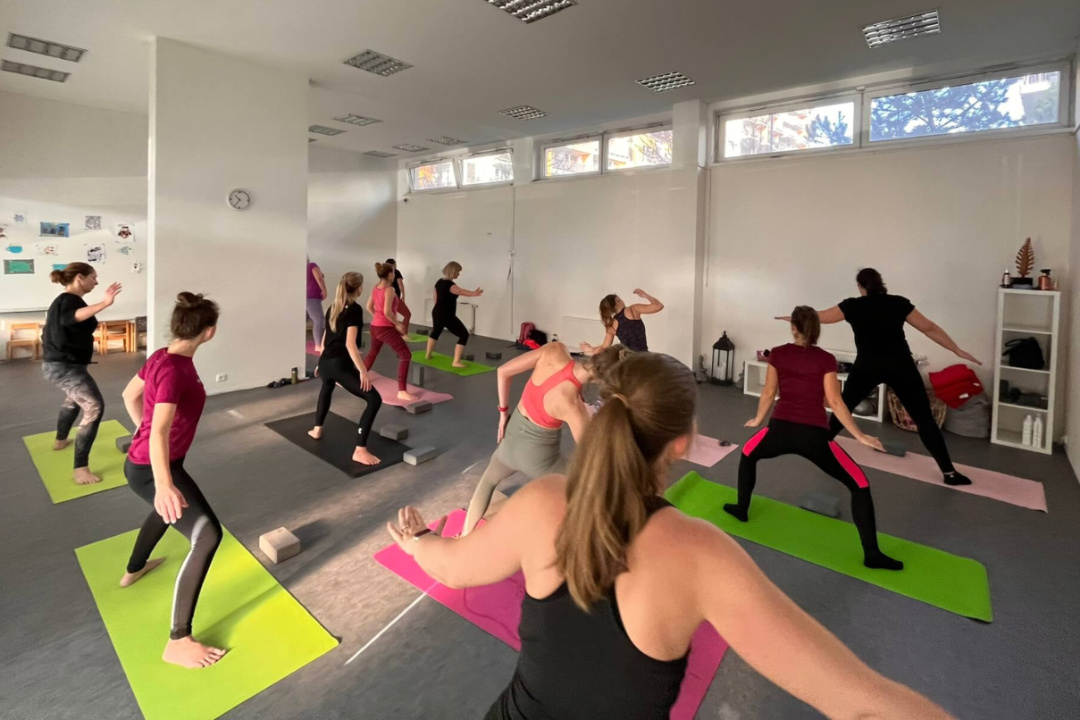 Lekce v prostorách studia Pohyb Nová Harfa - cvičení, jóga, pilates, lekce jógy, Nová Harfa